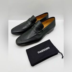 Magnanni Classic Black Leather Slip-On Loafers